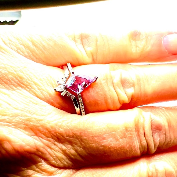 Kite Shape Alexandrite Rings Handcrafted in Sterling Silver 925 with Moissanite - Picture 9 of 11